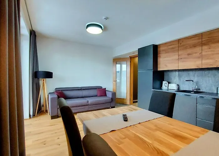 アパート With Mountain Views