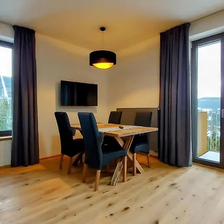 アパート With Mountain Views *