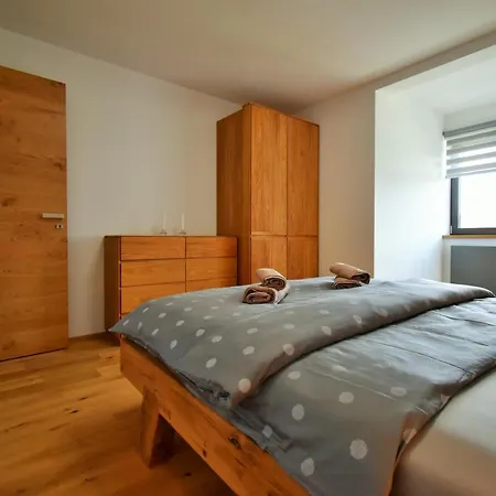 アパート With Mountain Views *